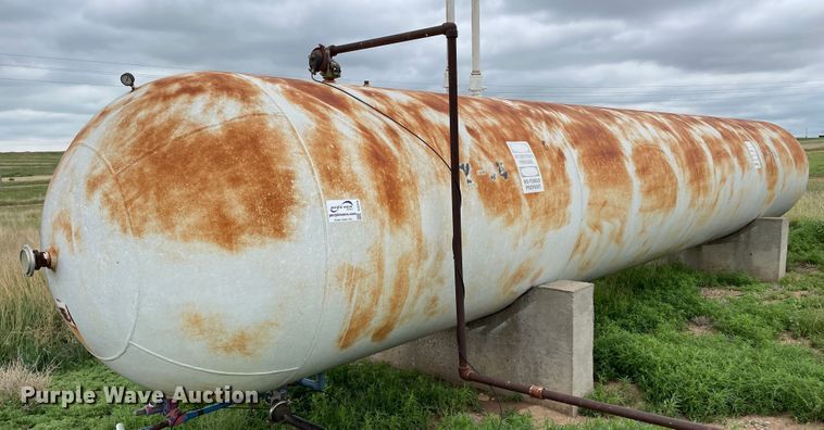 image for item DJ5216 1986 Riley Beard  propane tank