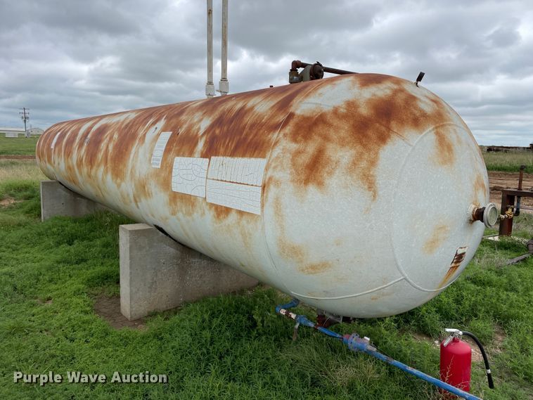 image for item DJ5216 1986 Riley Beard  propane tank