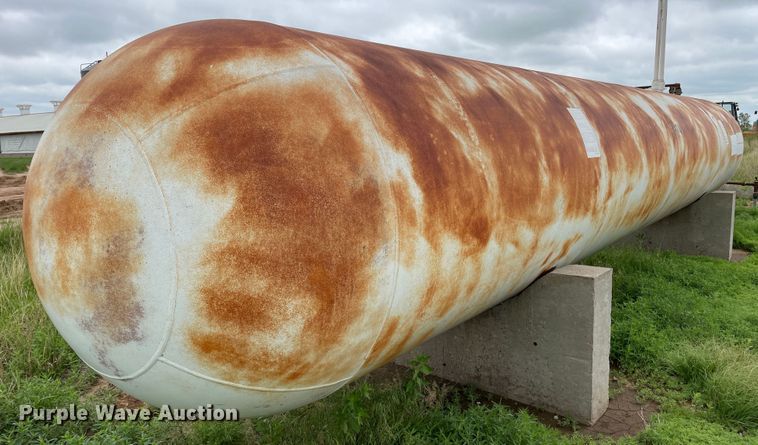 image for item DJ5216 1986 Riley Beard  propane tank