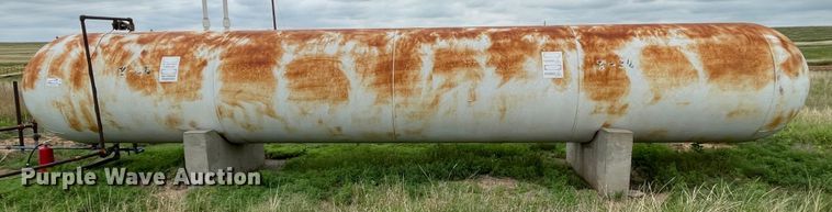 image for item DJ5216 1986 Riley Beard  propane tank