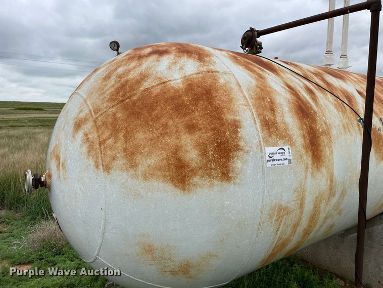 image for item DJ5216 1986 Riley Beard  propane tank