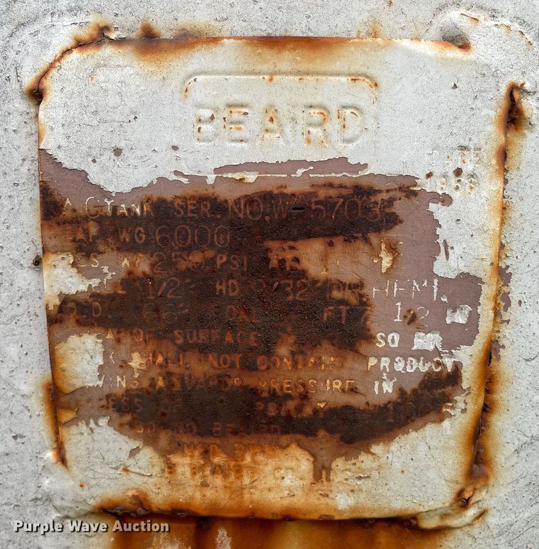 image for item DJ5216 1986 Riley Beard  propane tank