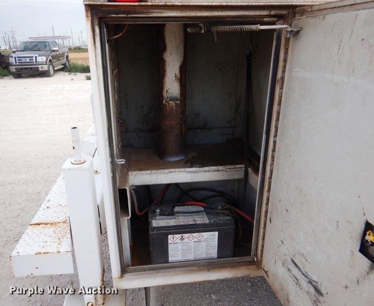 image for item DJ7669 1999 Ford F450 Super Duty XLT  utility / service truck