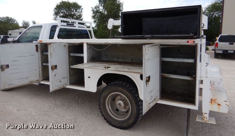 image for item DJ7669 1999 Ford F450 Super Duty XLT  utility / service truck