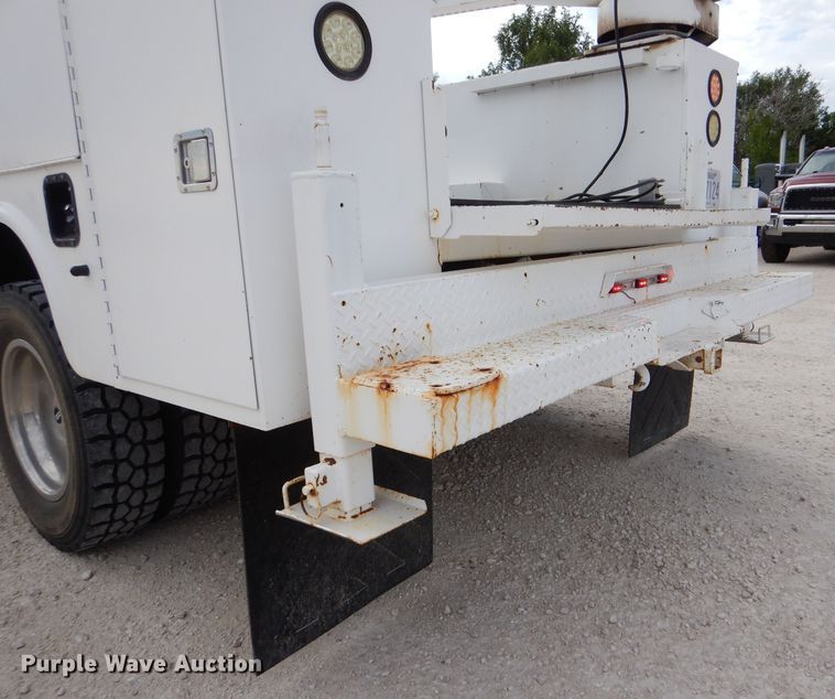 image for item DJ7669 1999 Ford F450 Super Duty XLT  utility / service truck