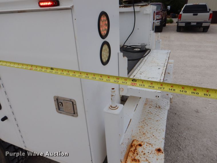 image for item DJ7669 1999 Ford F450 Super Duty XLT  utility / service truck