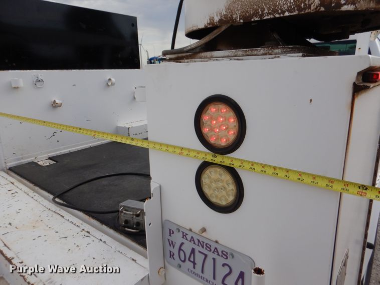 image for item DJ7669 1999 Ford F450 Super Duty XLT  utility / service truck