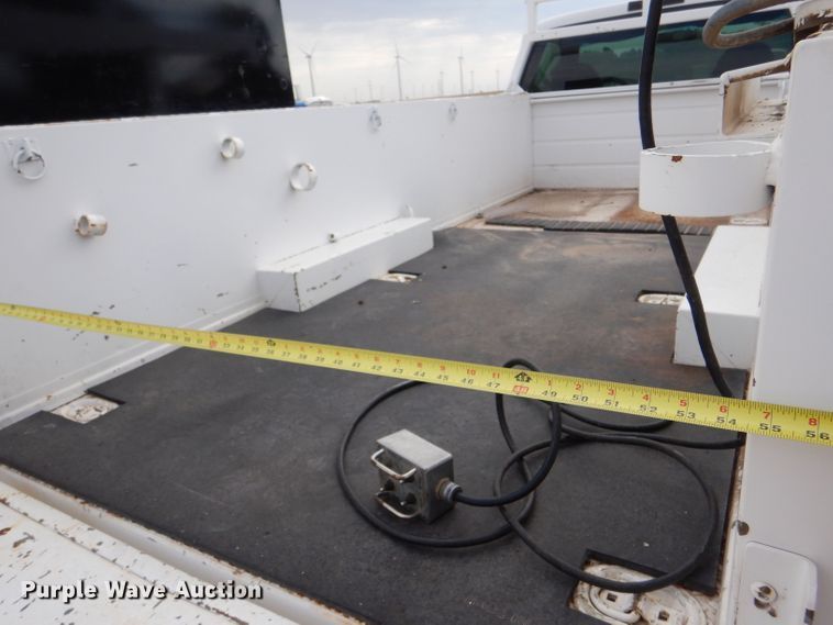 image for item DJ7669 1999 Ford F450 Super Duty XLT  utility / service truck