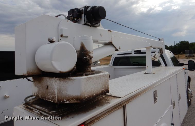 image for item DJ7669 1999 Ford F450 Super Duty XLT  utility / service truck