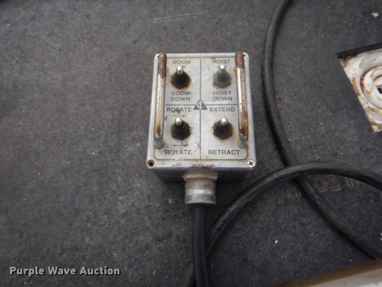 image for item DJ7669 1999 Ford F450 Super Duty XLT  utility / service truck