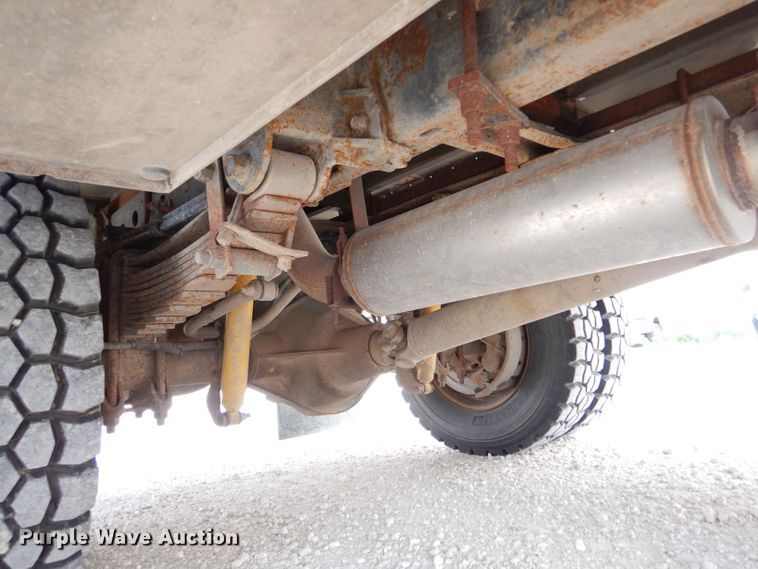 image for item DJ7669 1999 Ford F450 Super Duty XLT  utility / service truck