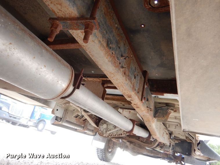 image for item DJ7669 1999 Ford F450 Super Duty XLT  utility / service truck