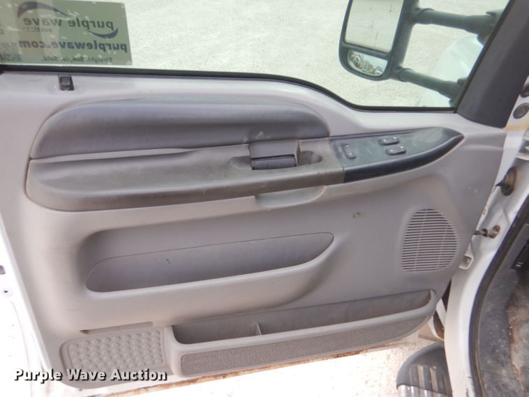 image for item DJ7669 1999 Ford F450 Super Duty XLT  utility / service truck