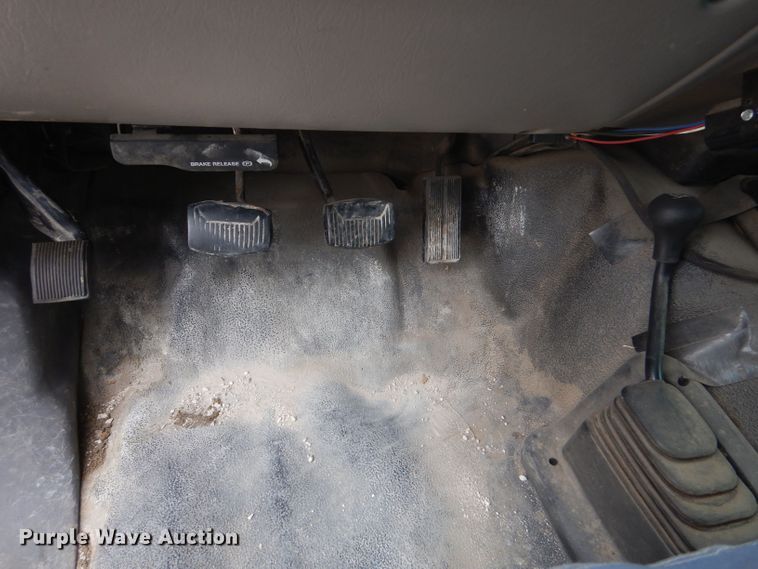 image for item DJ7669 1999 Ford F450 Super Duty XLT  utility / service truck