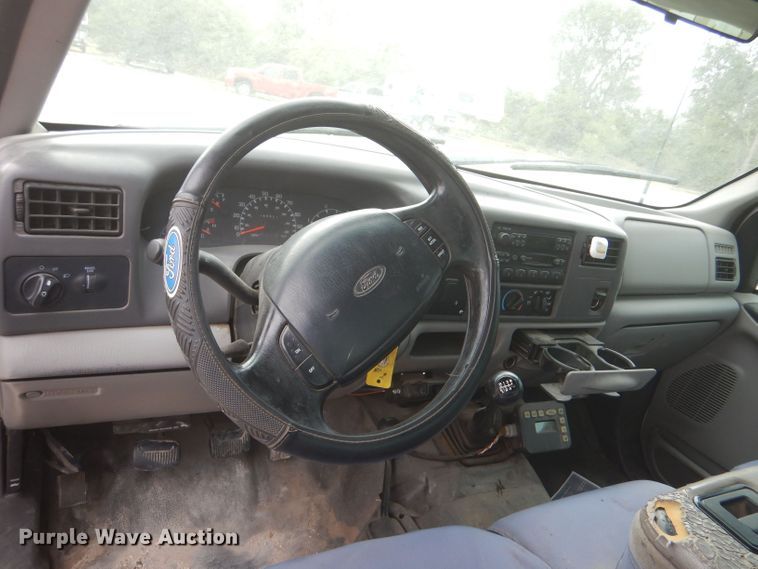 image for item DJ7669 1999 Ford F450 Super Duty XLT  utility / service truck