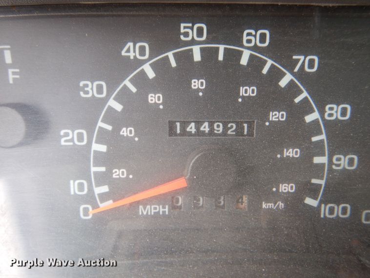 image for item DJ7669 1999 Ford F450 Super Duty XLT  utility / service truck