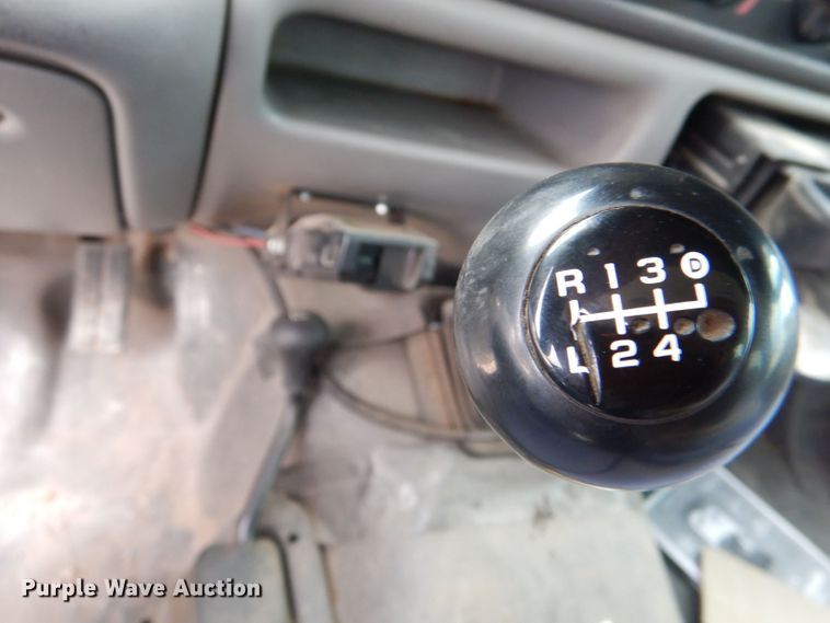 image for item DJ7669 1999 Ford F450 Super Duty XLT  utility / service truck