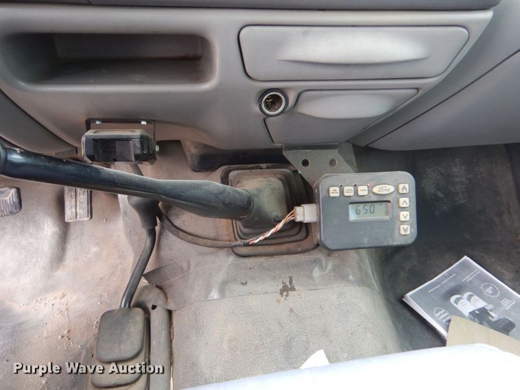 image for item DJ7669 1999 Ford F450 Super Duty XLT  utility / service truck