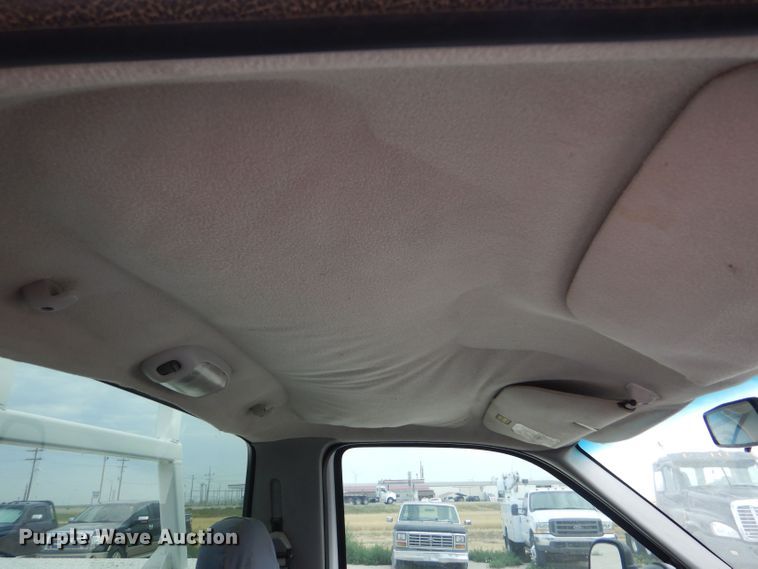 image for item DJ7669 1999 Ford F450 Super Duty XLT  utility / service truck