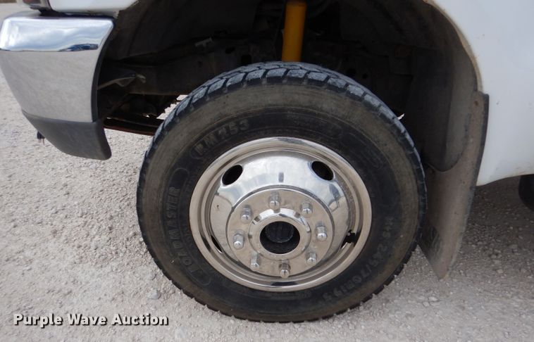 image for item DJ7669 1999 Ford F450 Super Duty XLT  utility / service truck