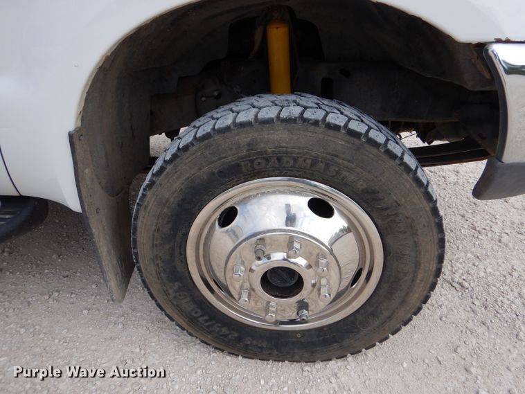 image for item DJ7669 1999 Ford F450 Super Duty XLT  utility / service truck