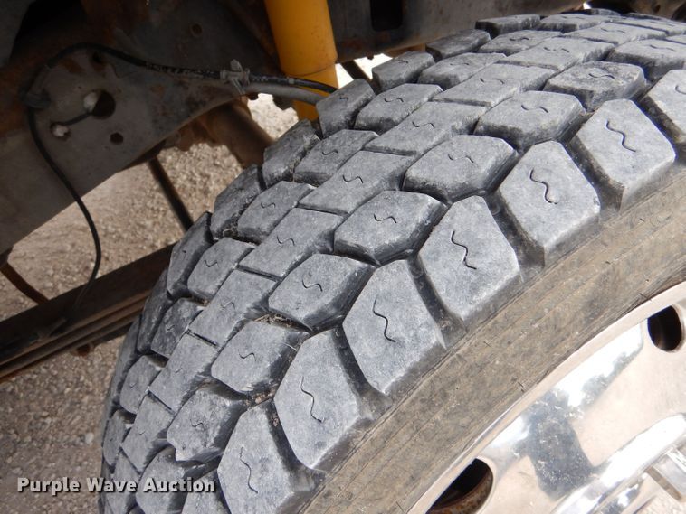 image for item DJ7669 1999 Ford F450 Super Duty XLT  utility / service truck