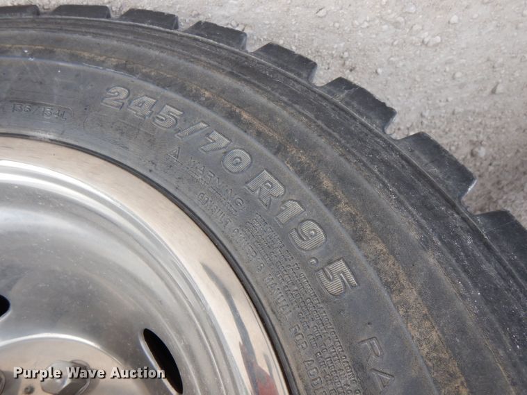 image for item DJ7669 1999 Ford F450 Super Duty XLT  utility / service truck