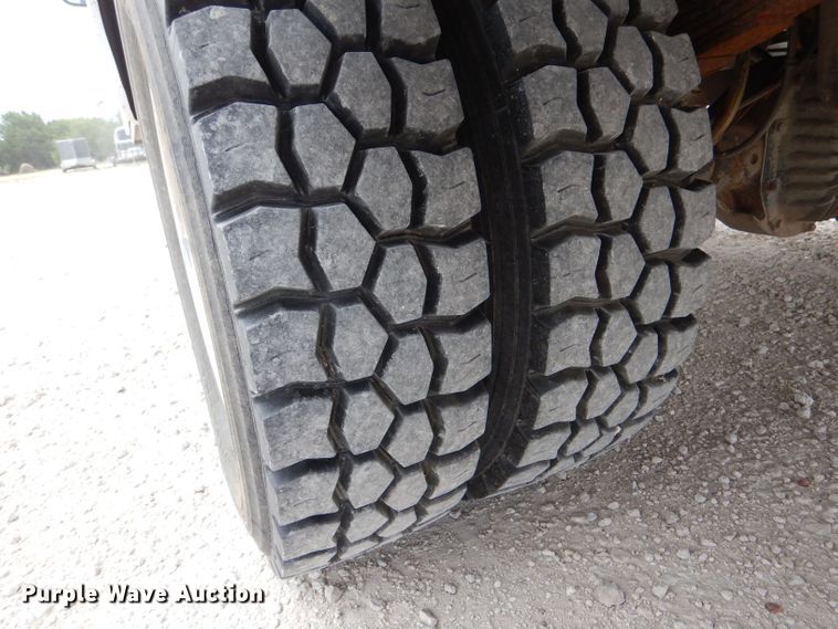 image for item DJ7669 1999 Ford F450 Super Duty XLT  utility / service truck