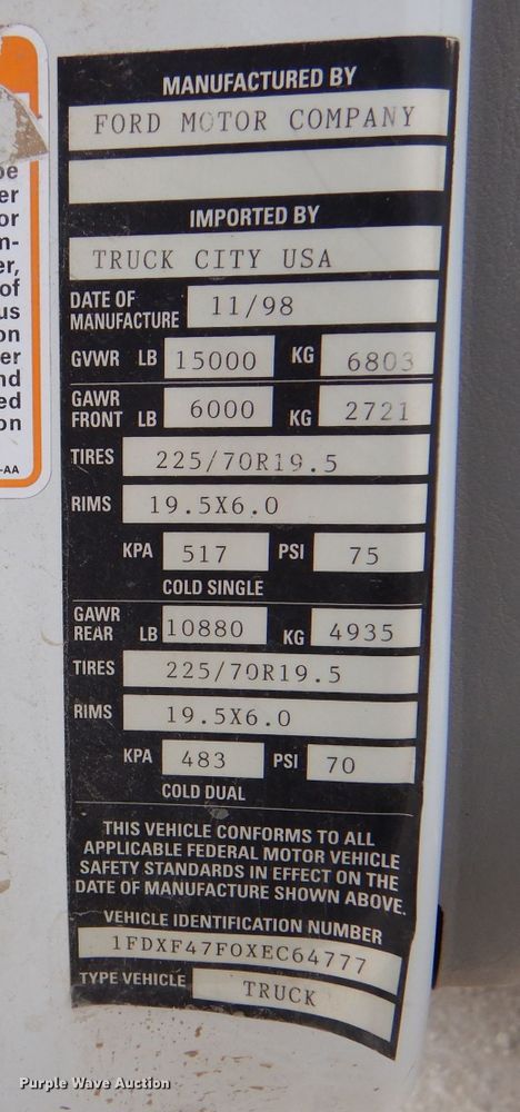 image for item DJ7669 1999 Ford F450 Super Duty XLT  utility / service truck