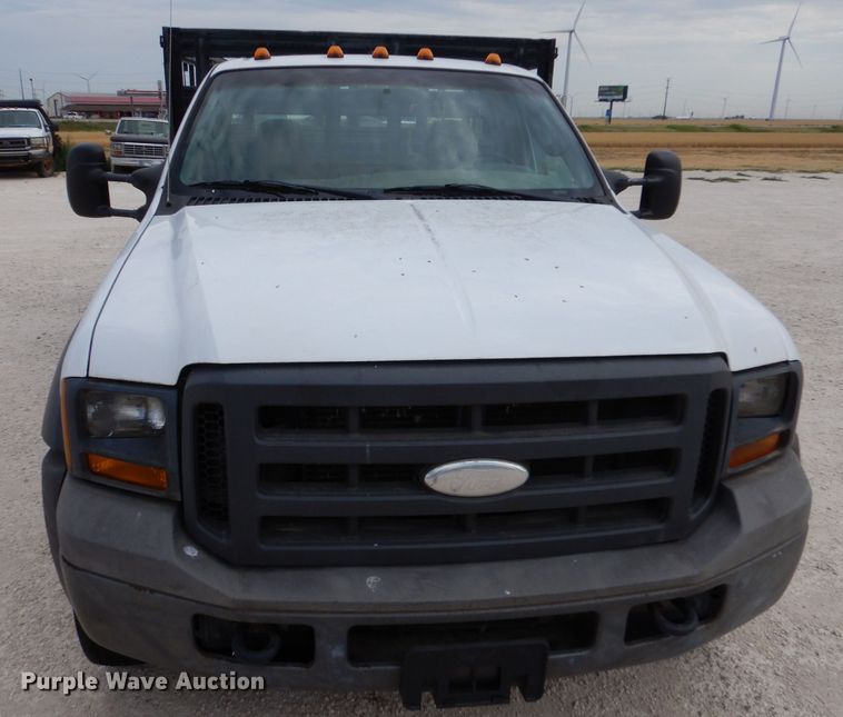 image for item DJ7670 2005 Ford F450 Super Duty XL  flatbed truck