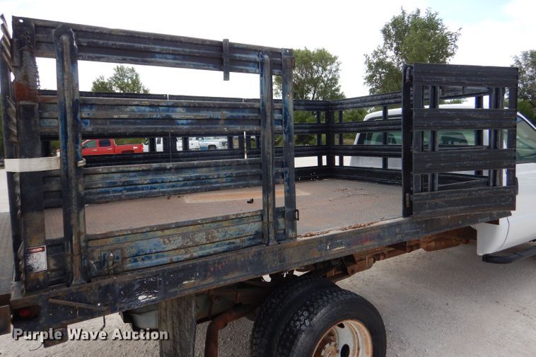 image for item DJ7670 2005 Ford F450 Super Duty XL  flatbed truck