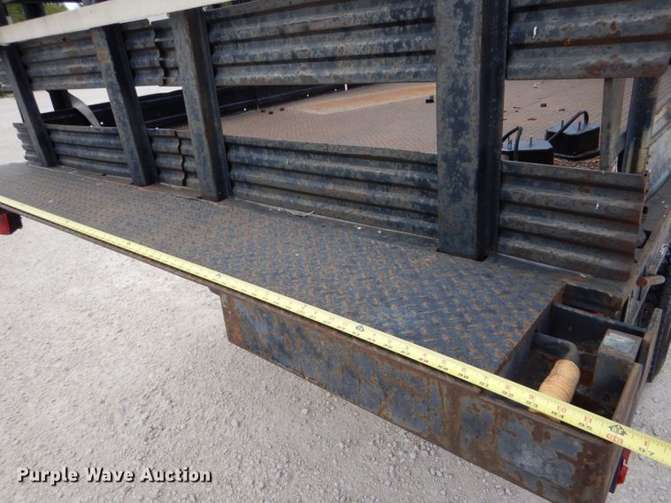 image for item DJ7670 2005 Ford F450 Super Duty XL  flatbed truck