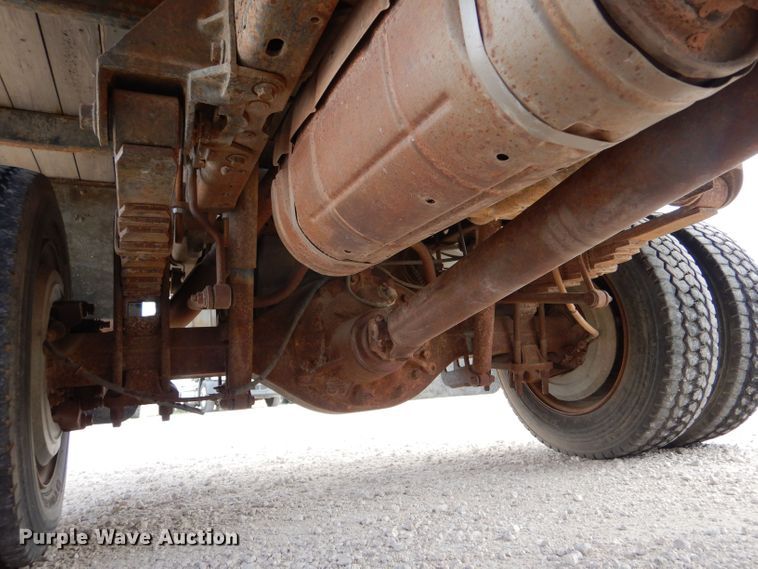 image for item DJ7670 2005 Ford F450 Super Duty XL  flatbed truck