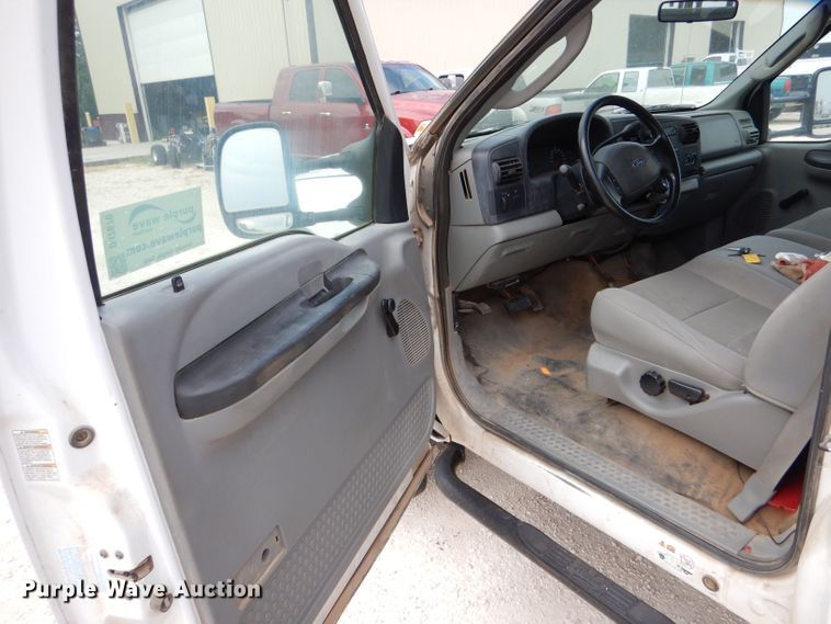 image for item DJ7670 2005 Ford F450 Super Duty XL  flatbed truck