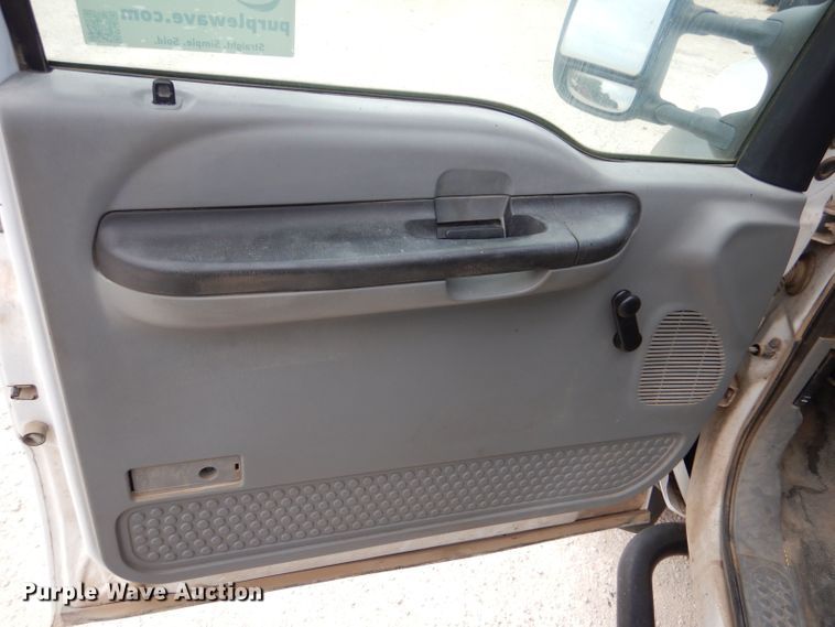 image for item DJ7670 2005 Ford F450 Super Duty XL  flatbed truck