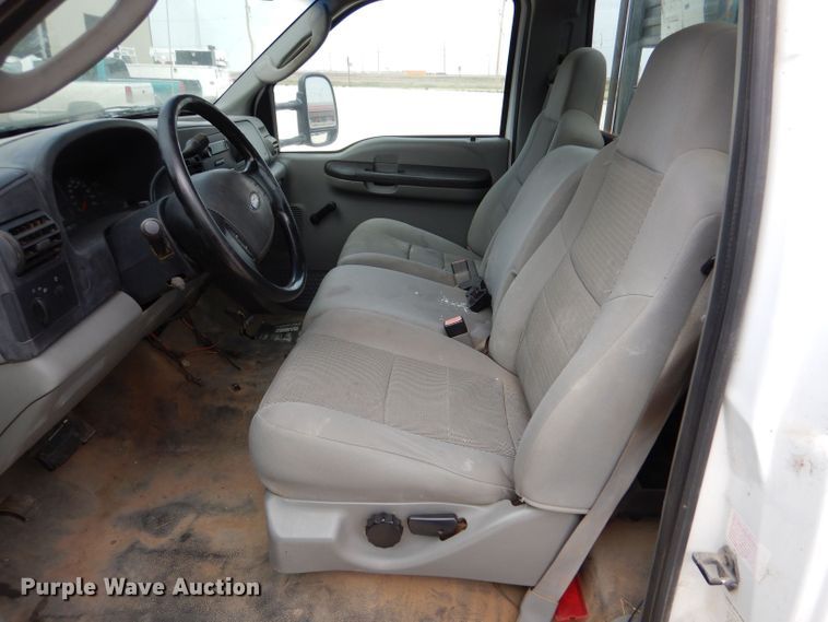 image for item DJ7670 2005 Ford F450 Super Duty XL  flatbed truck