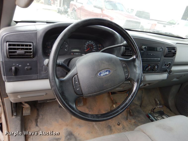 image for item DJ7670 2005 Ford F450 Super Duty XL  flatbed truck