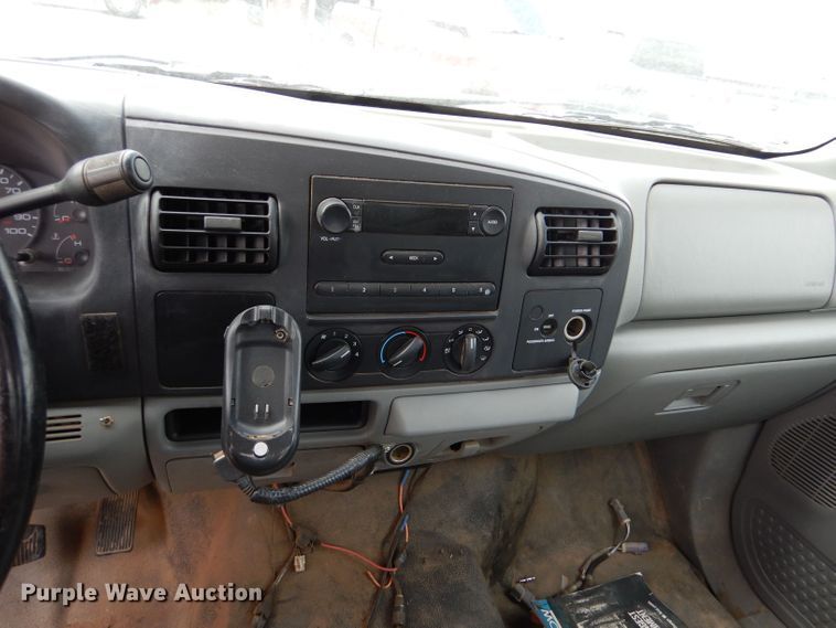 image for item DJ7670 2005 Ford F450 Super Duty XL  flatbed truck