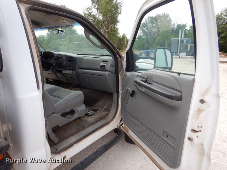 image for item DJ7670 2005 Ford F450 Super Duty XL  flatbed truck