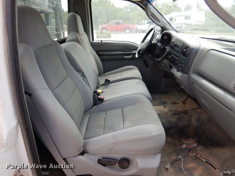 image for item DJ7670 2005 Ford F450 Super Duty XL  flatbed truck