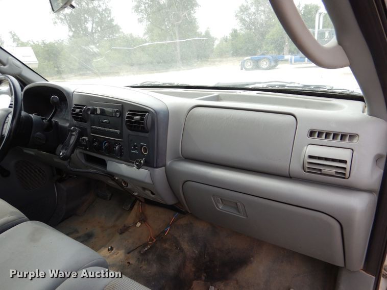 image for item DJ7670 2005 Ford F450 Super Duty XL  flatbed truck