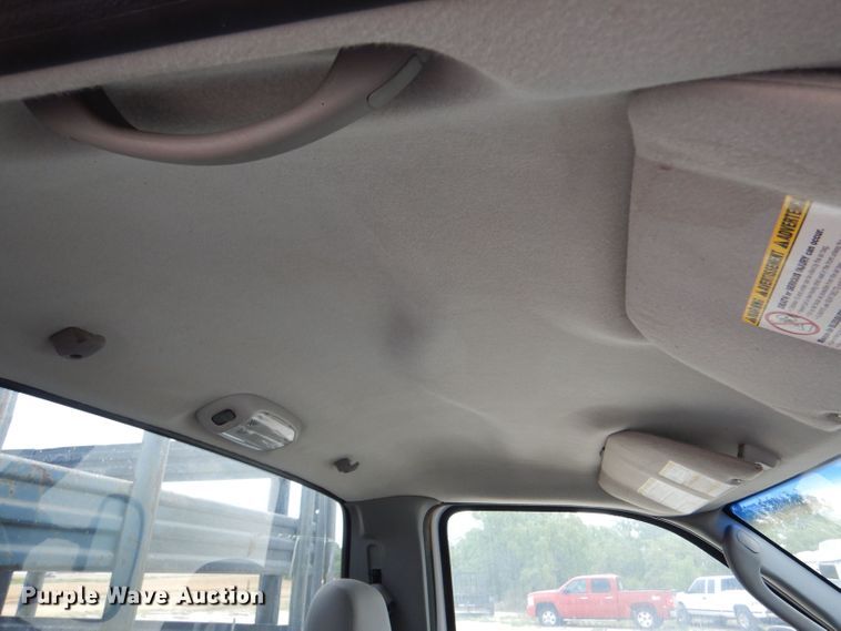 image for item DJ7670 2005 Ford F450 Super Duty XL  flatbed truck