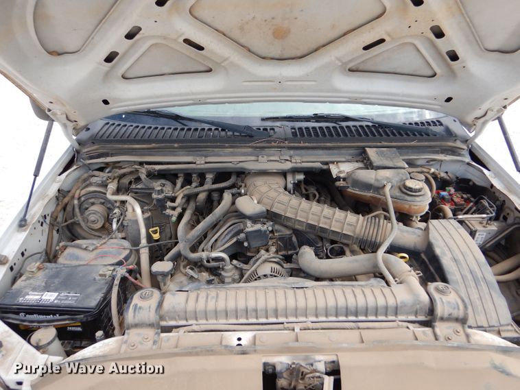 image for item DJ7670 2005 Ford F450 Super Duty XL  flatbed truck