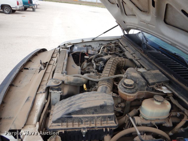 image for item DJ7670 2005 Ford F450 Super Duty XL  flatbed truck