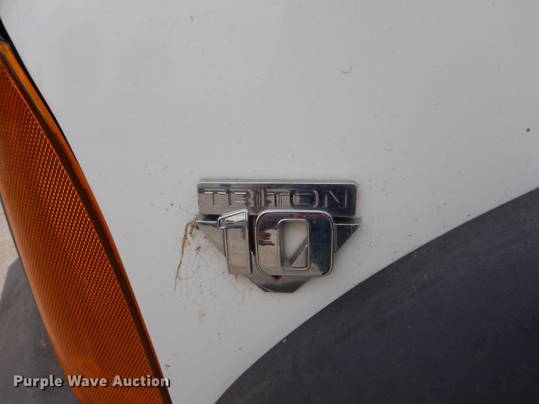 image for item DJ7670 2005 Ford F450 Super Duty XL  flatbed truck