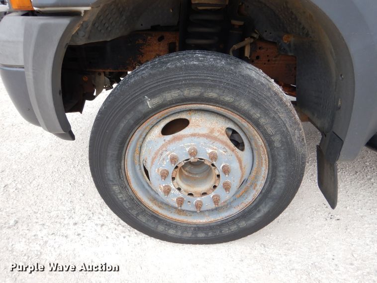 image for item DJ7670 2005 Ford F450 Super Duty XL  flatbed truck