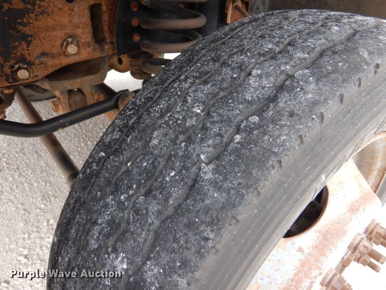 image for item DJ7670 2005 Ford F450 Super Duty XL  flatbed truck