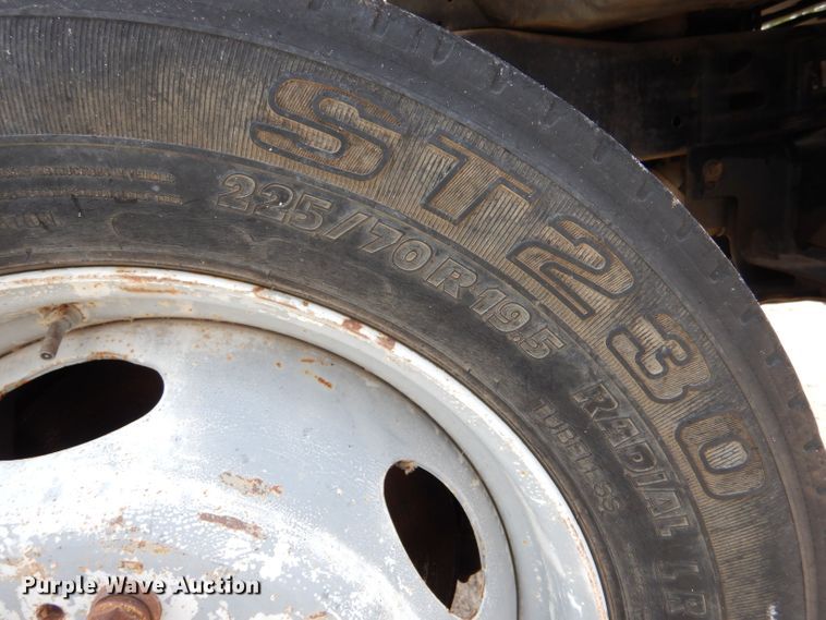 image for item DJ7670 2005 Ford F450 Super Duty XL  flatbed truck