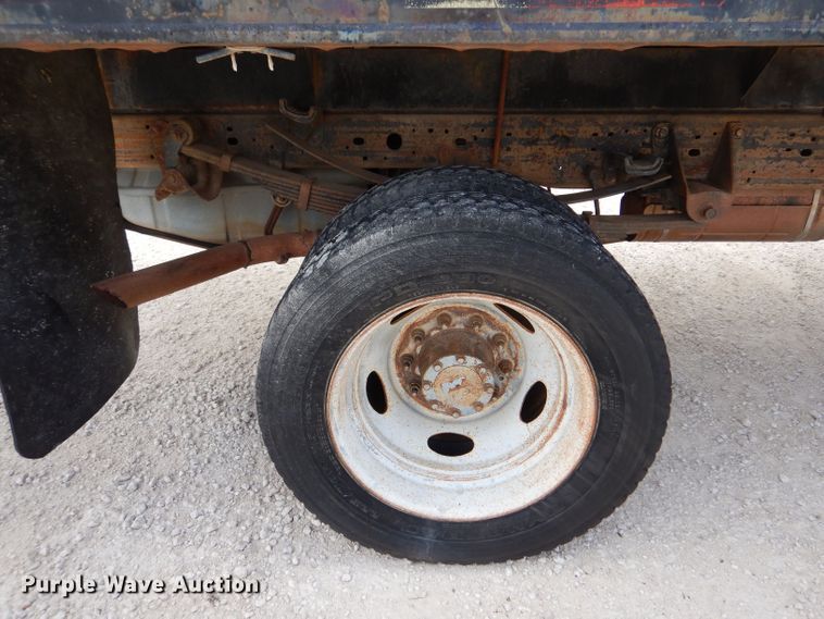 image for item DJ7670 2005 Ford F450 Super Duty XL  flatbed truck