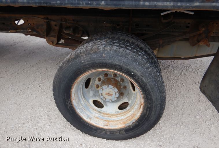 image for item DJ7670 2005 Ford F450 Super Duty XL  flatbed truck